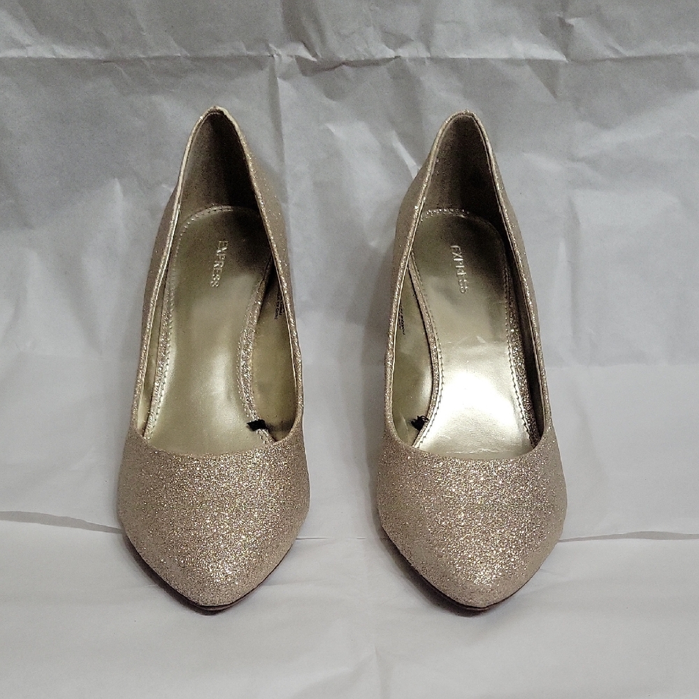 Express Size 8 Shimmering Gold Wedges